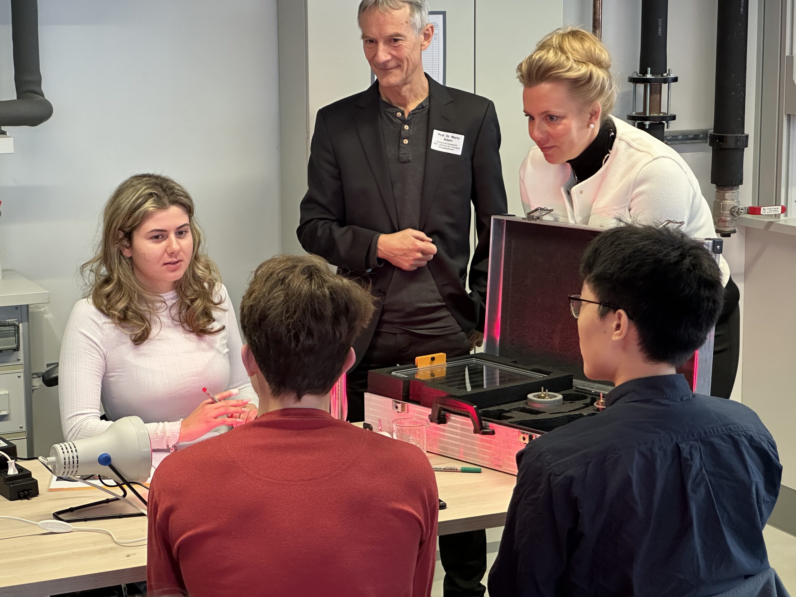 Besuch des Wissenschaftsausschusses und der Wissenschaftsministerin Ina Brandes