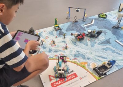 Schüler im Workshop "Starte dein RoboLab!" in der Adventure School Sommer 2026
